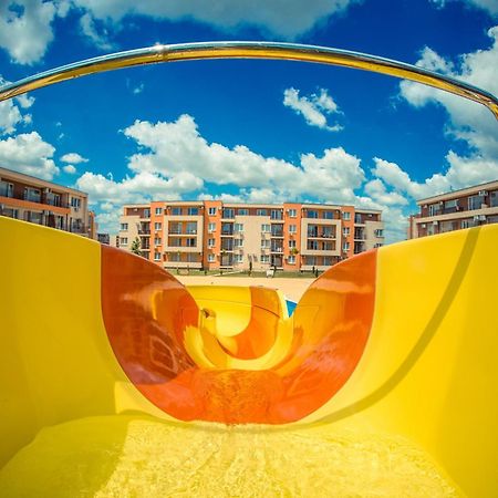 Waterpark Fort Apartments Pantai Sunny Bagian luar foto