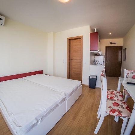 Waterpark Fort Apartments Pantai Sunny Bagian luar foto