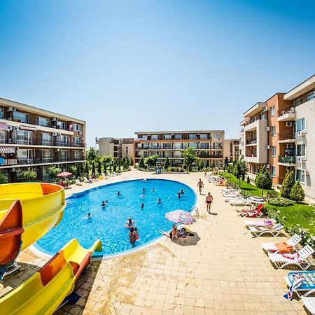 Waterpark Fort Apartments Pantai Sunny Bagian luar foto
