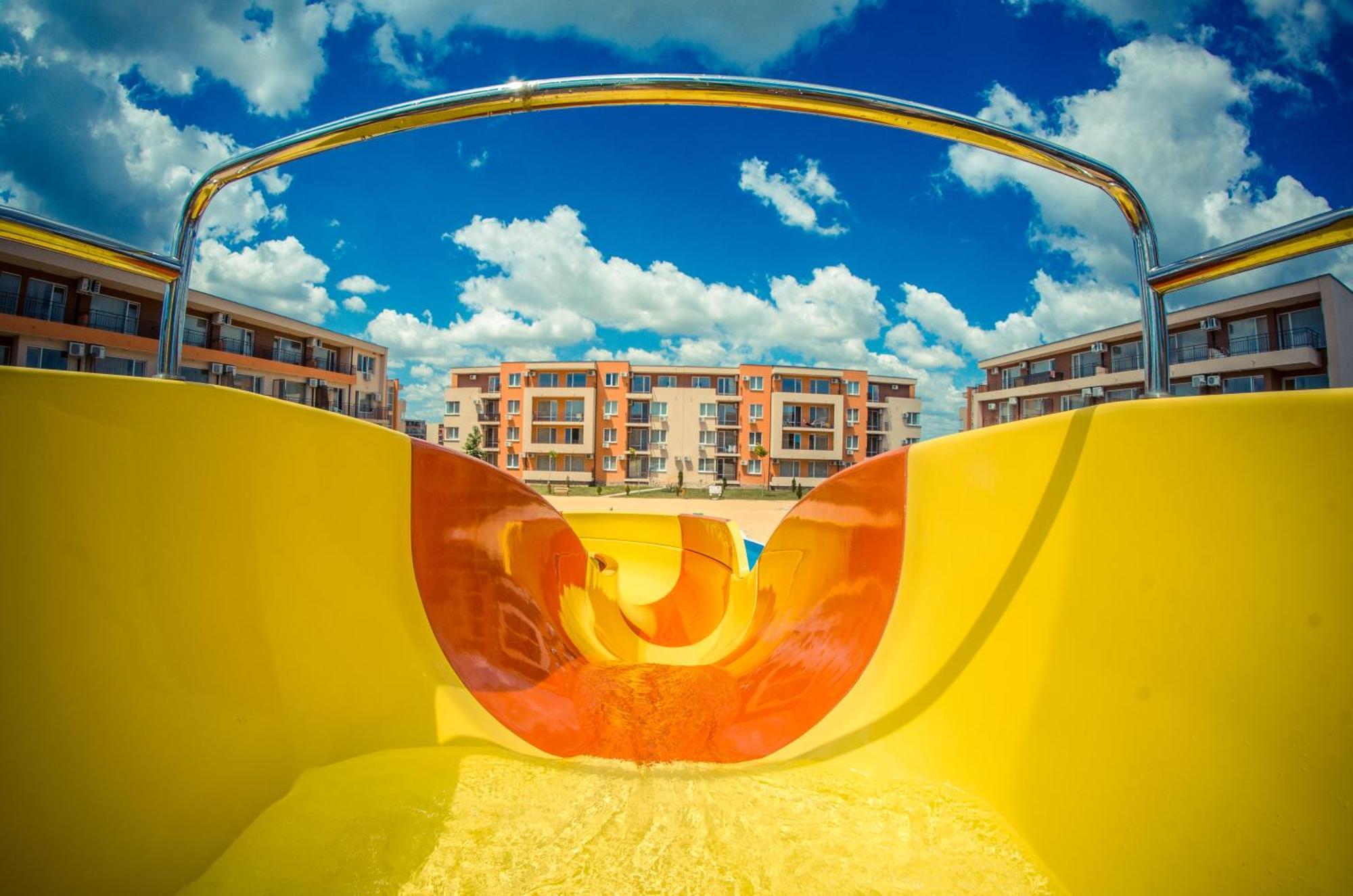 Waterpark Fort Apartments Pantai Sunny Bagian luar foto