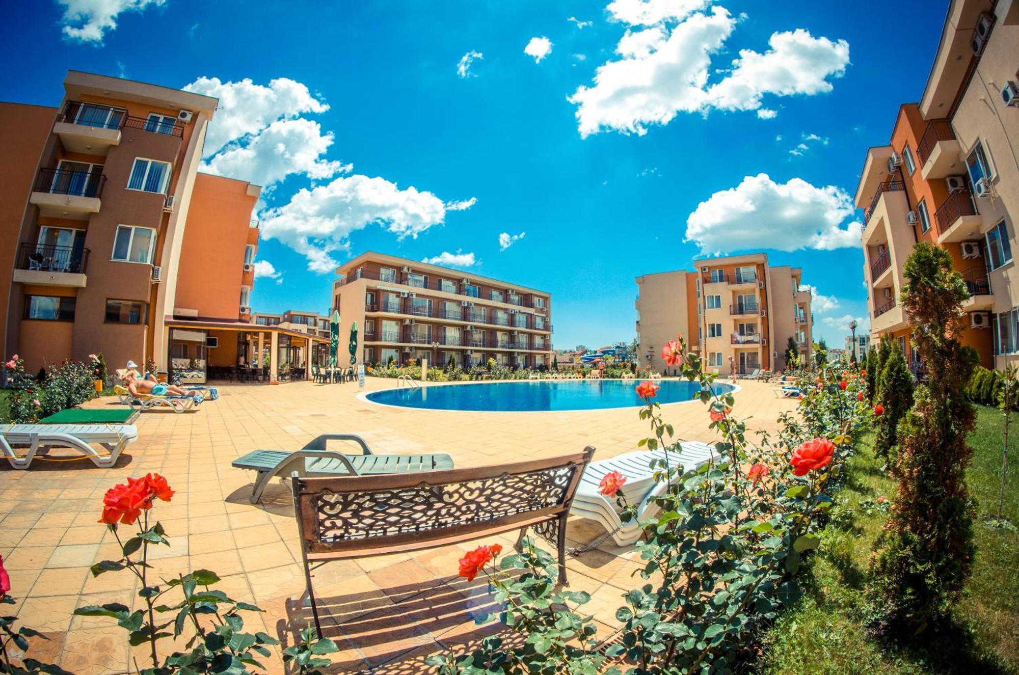 Waterpark Fort Apartments Pantai Sunny Bagian luar foto