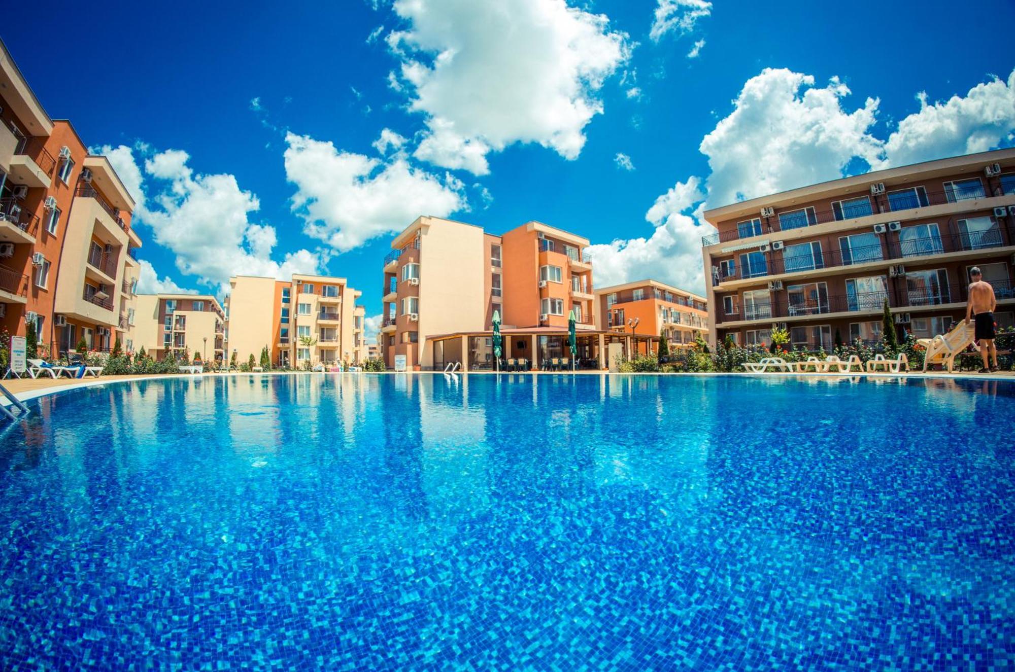 Waterpark Fort Apartments Pantai Sunny Bagian luar foto