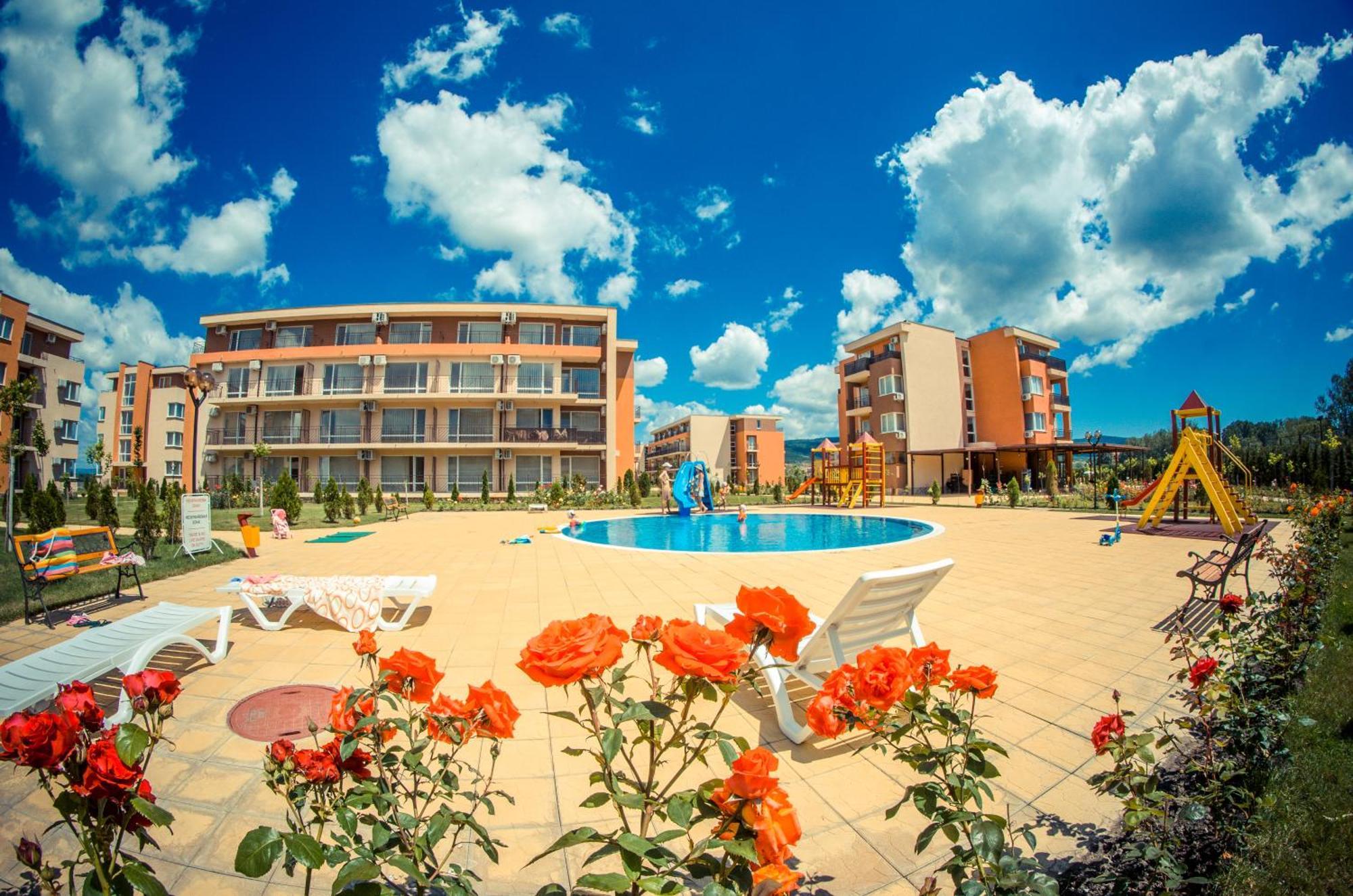 Waterpark Fort Apartments Pantai Sunny Bagian luar foto