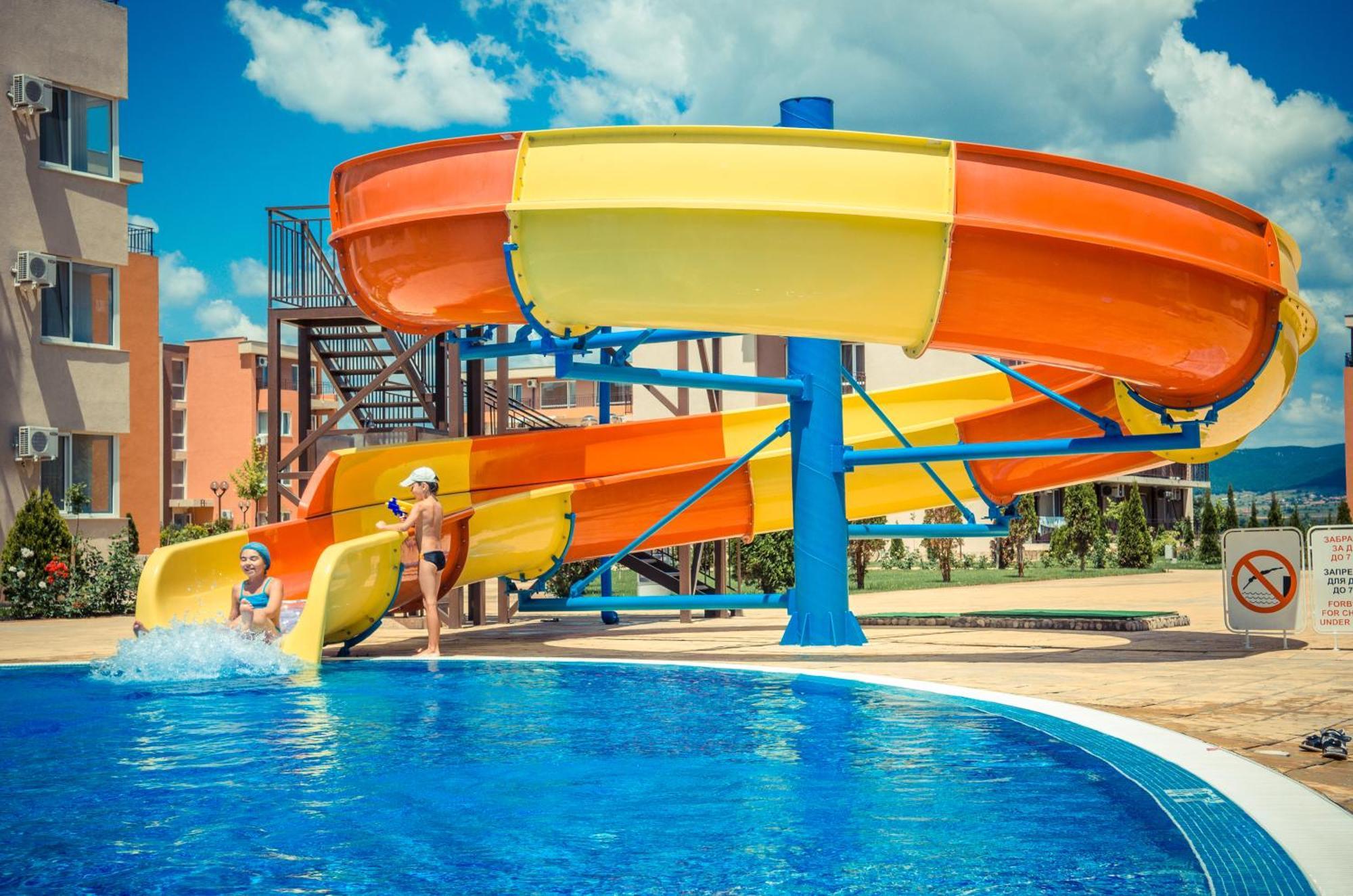 Waterpark Fort Apartments Pantai Sunny Bagian luar foto