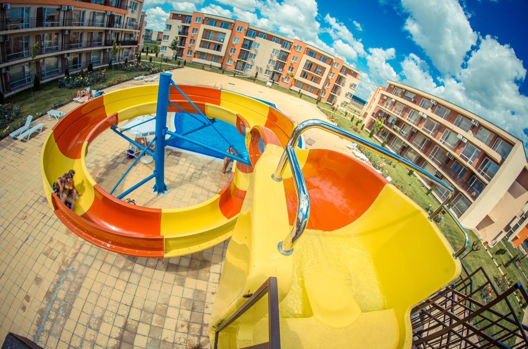 Waterpark Fort Apartments Pantai Sunny Bagian luar foto