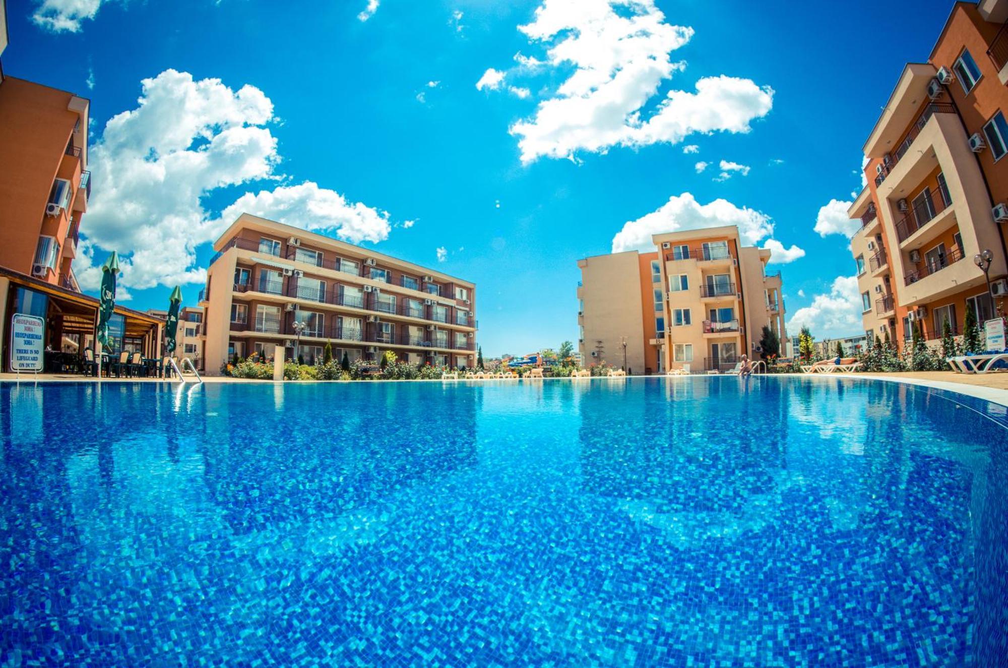 Waterpark Fort Apartments Pantai Sunny Bagian luar foto