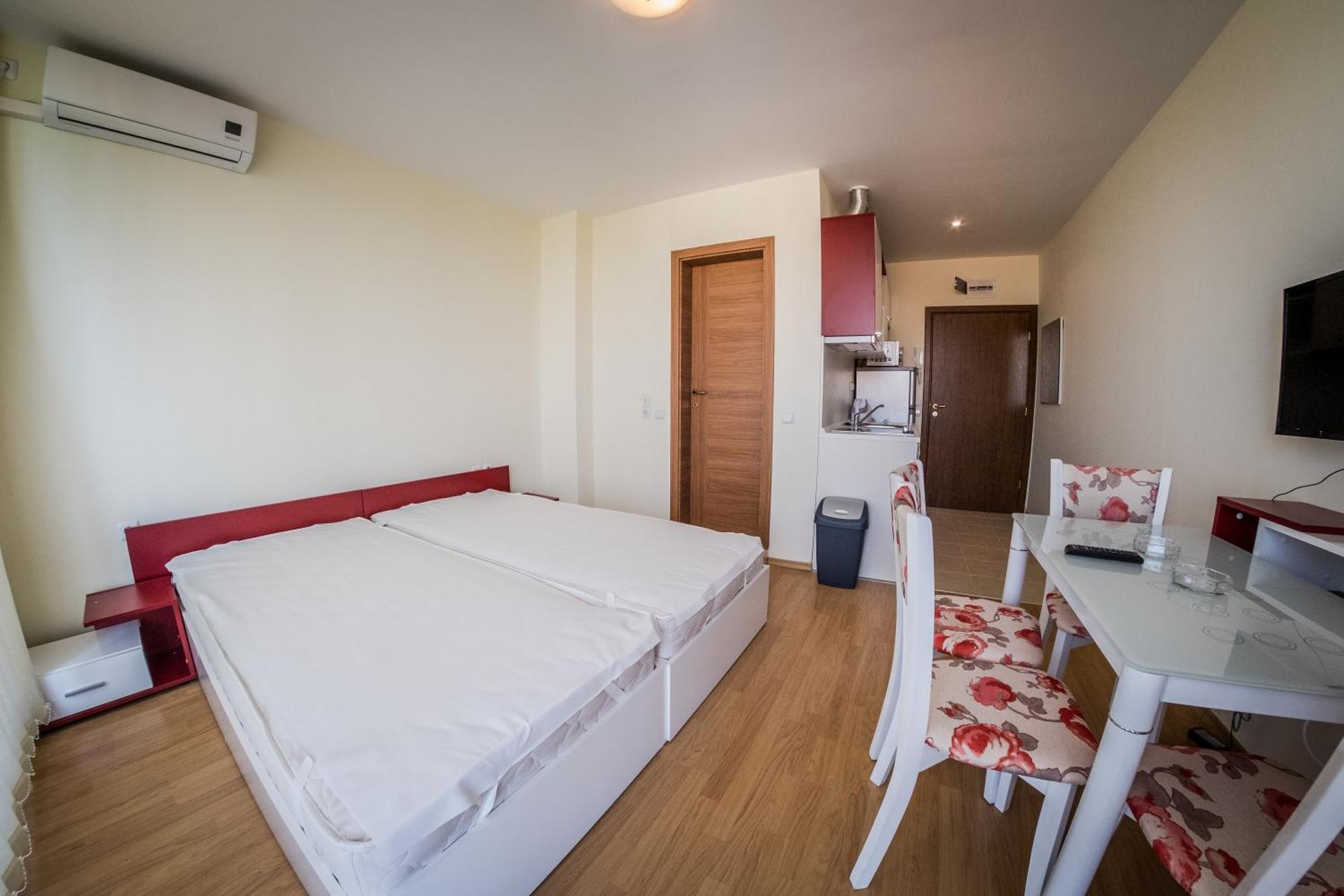 Waterpark Fort Apartments Pantai Sunny Bagian luar foto