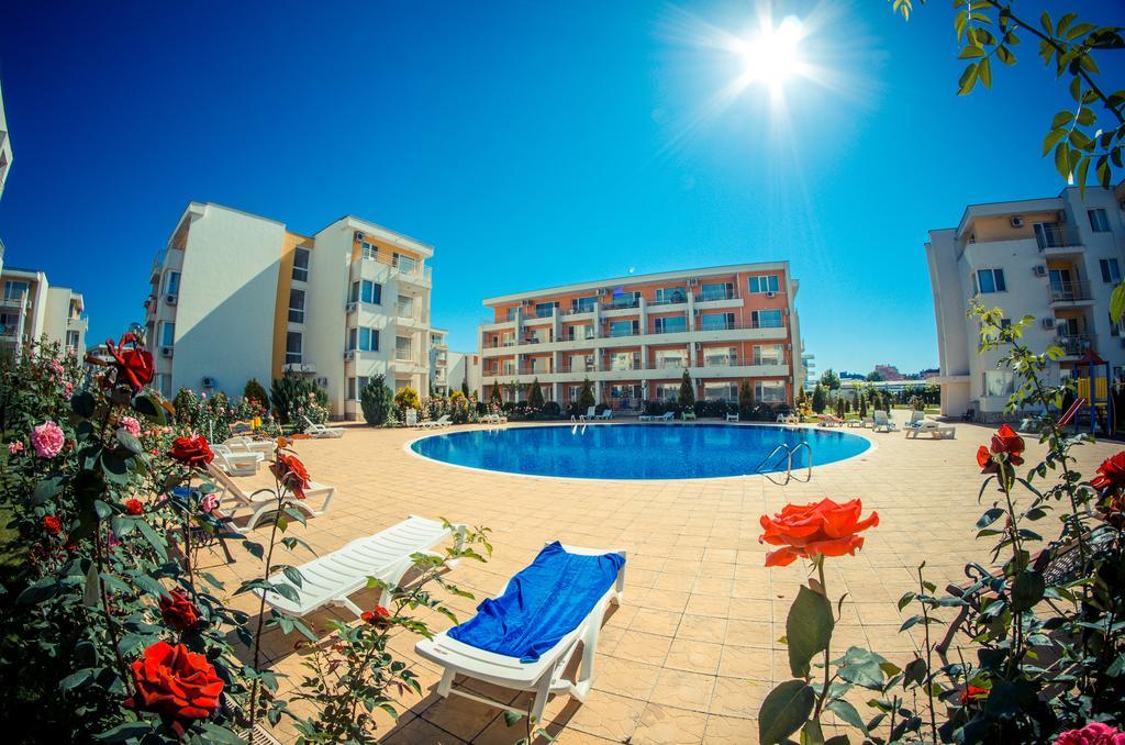 Waterpark Fort Apartments Pantai Sunny Bagian luar foto