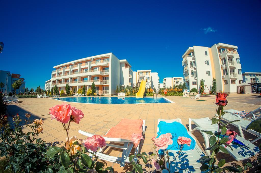 Waterpark Fort Apartments Pantai Sunny Bagian luar foto