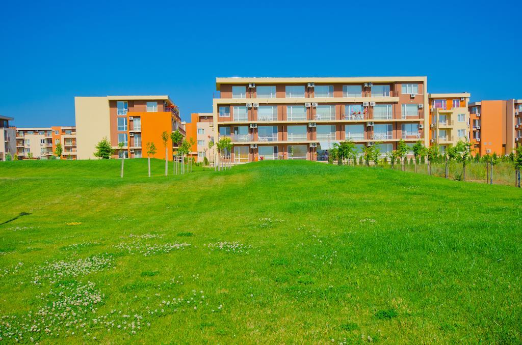 Waterpark Fort Apartments Pantai Sunny Bagian luar foto