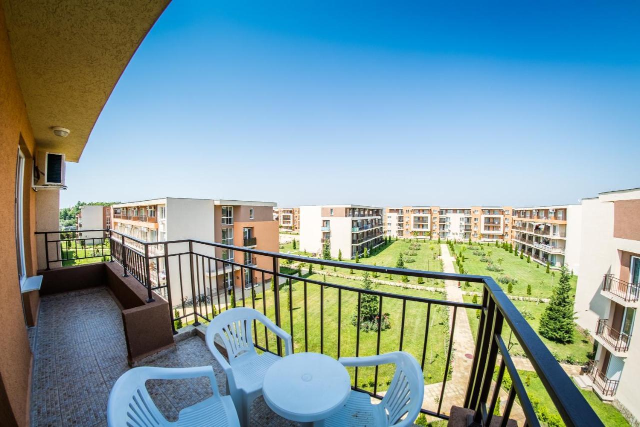 Waterpark Fort Apartments Pantai Sunny Bagian luar foto