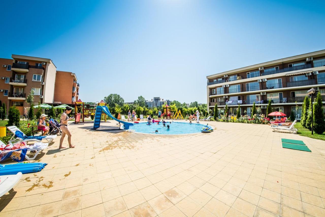 Waterpark Fort Apartments Pantai Sunny Bagian luar foto