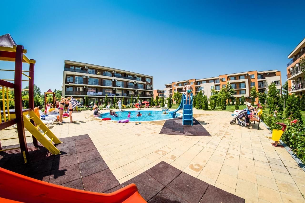 Waterpark Fort Apartments Pantai Sunny Bagian luar foto