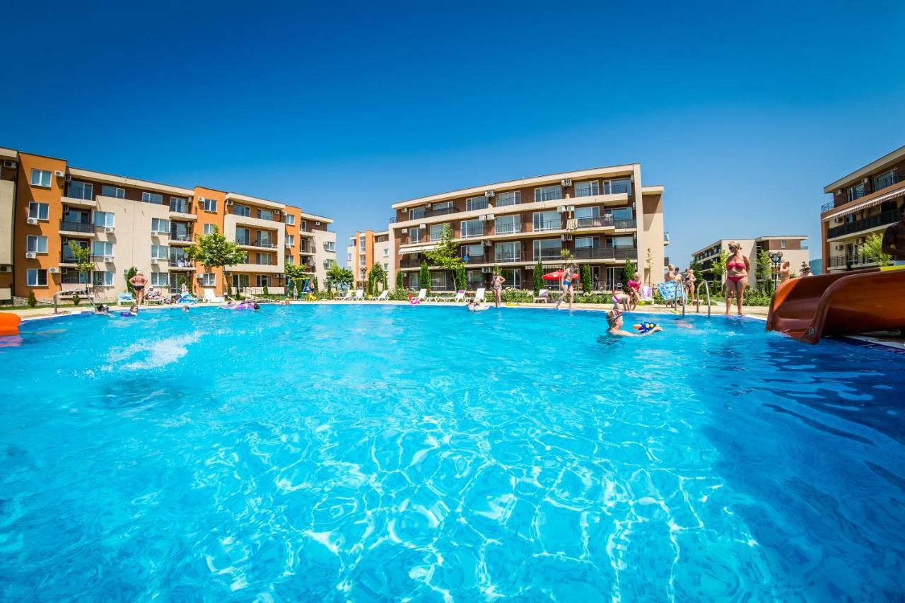 Waterpark Fort Apartments Pantai Sunny Bagian luar foto