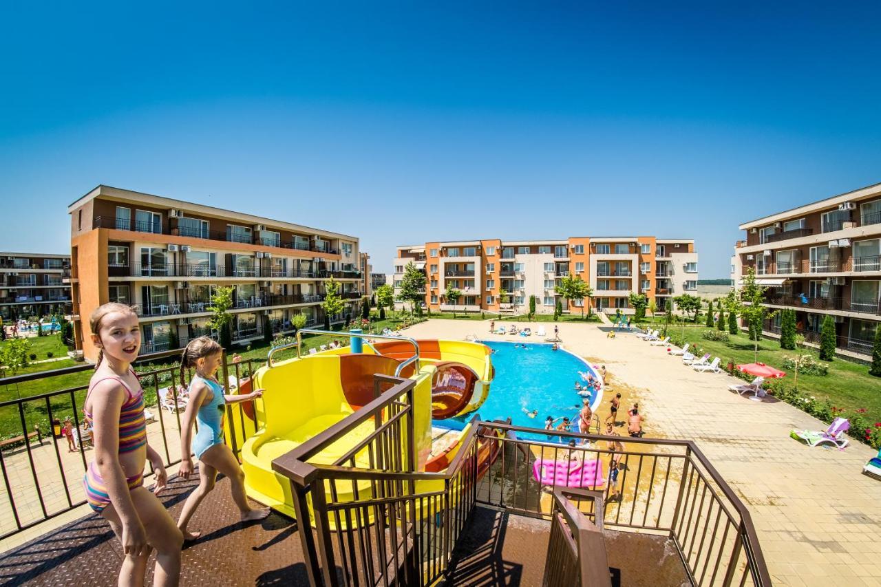 Waterpark Fort Apartments Pantai Sunny Bagian luar foto