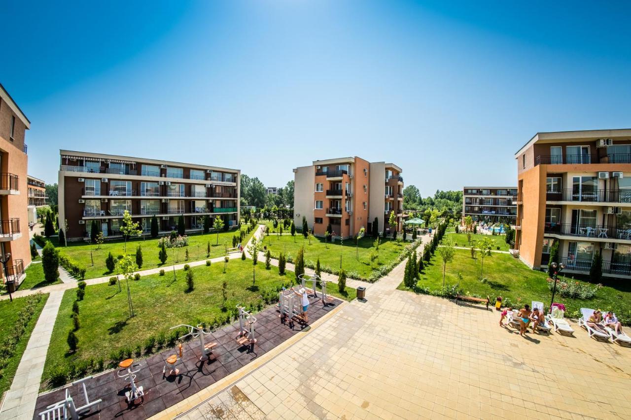 Waterpark Fort Apartments Pantai Sunny Bagian luar foto