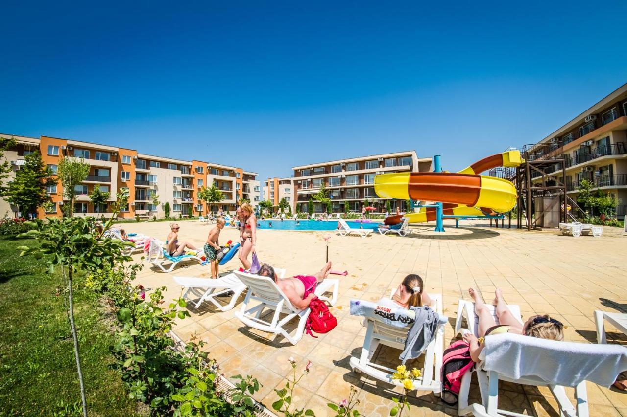 Waterpark Fort Apartments Pantai Sunny Bagian luar foto