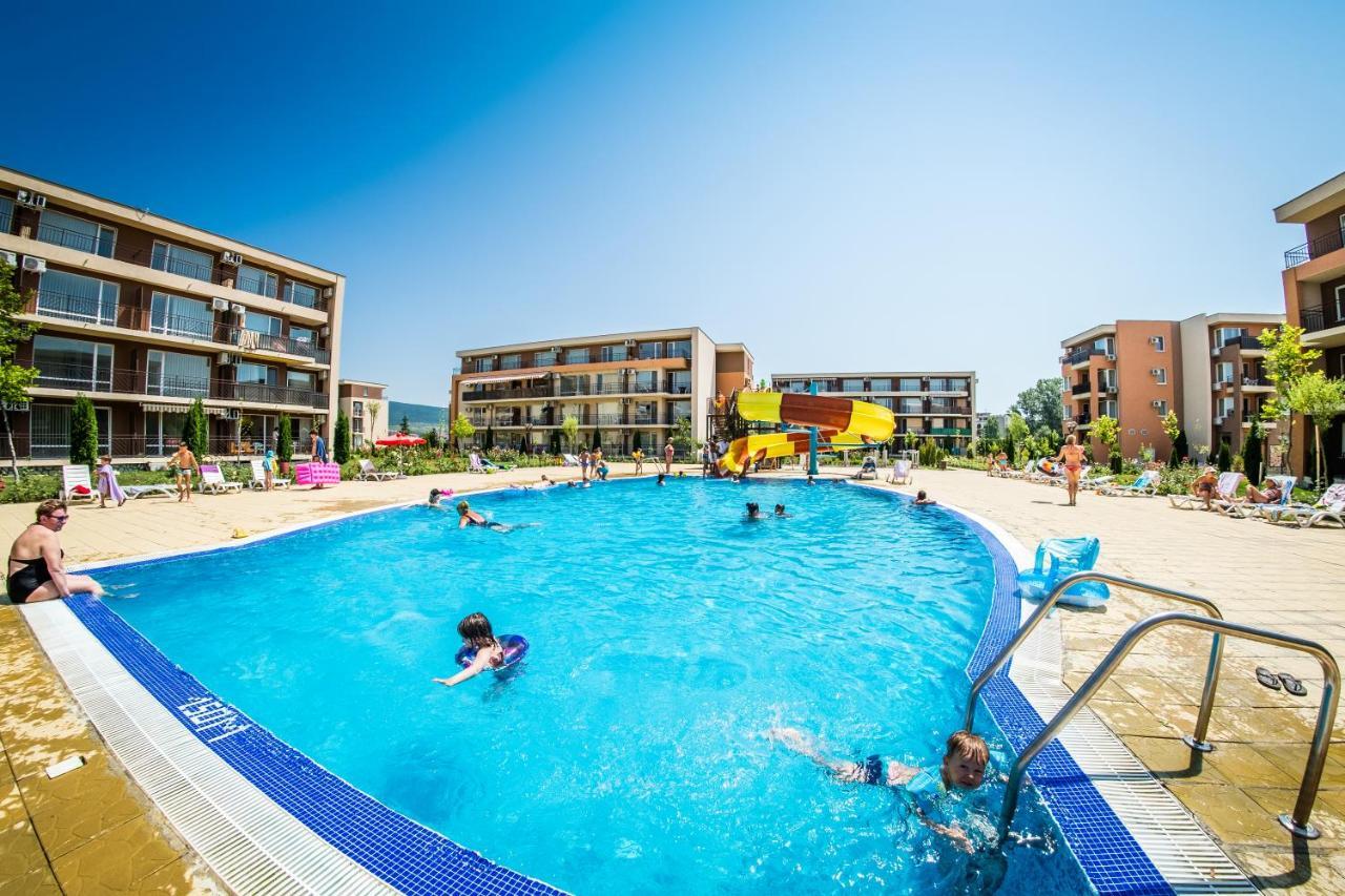Waterpark Fort Apartments Pantai Sunny Bagian luar foto