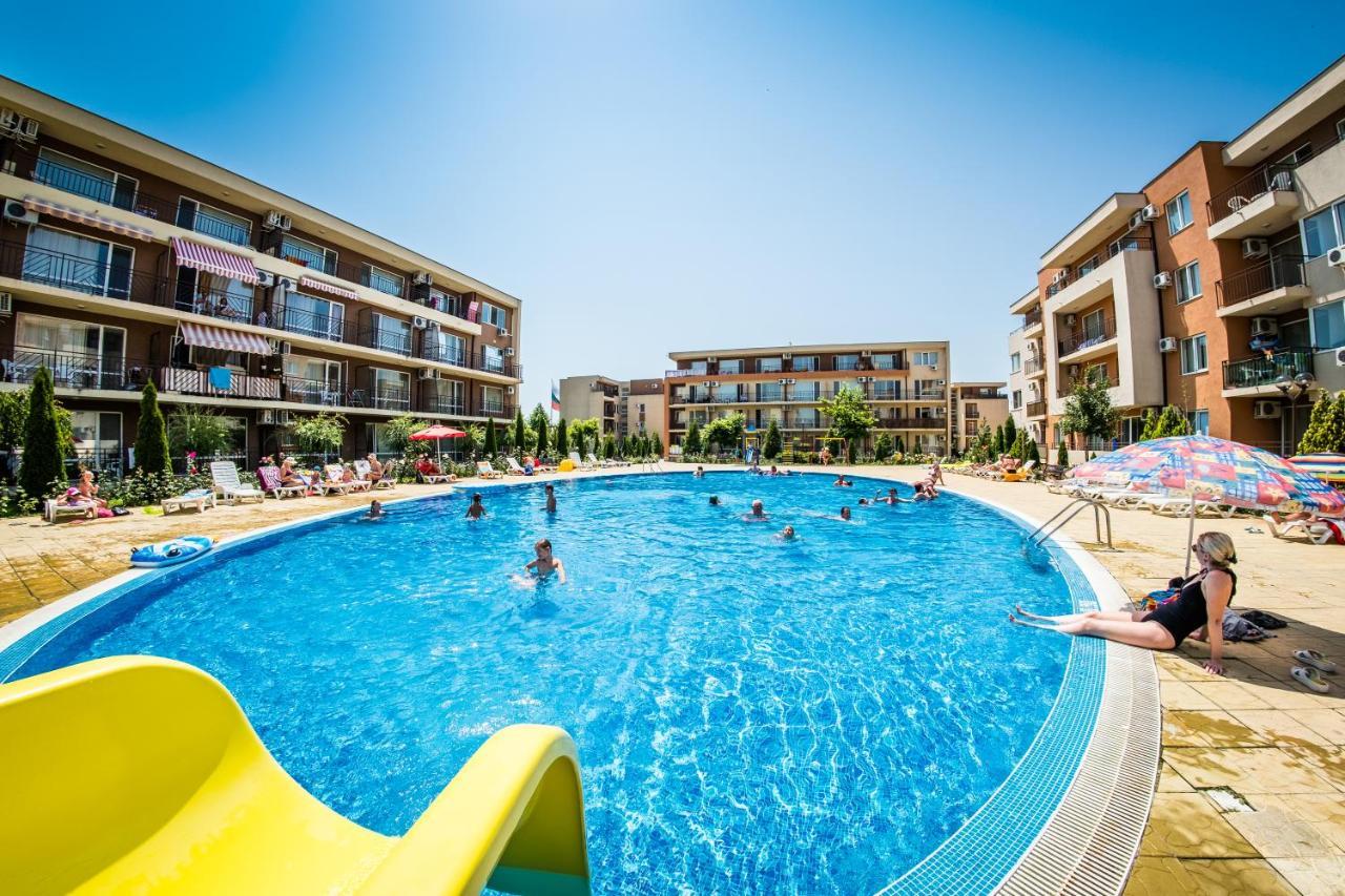 Waterpark Fort Apartments Pantai Sunny Bagian luar foto