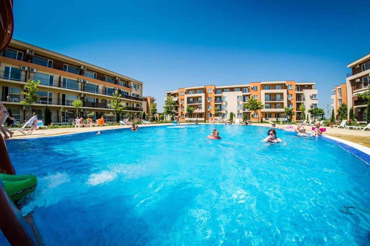 Waterpark Fort Apartments Pantai Sunny Bagian luar foto