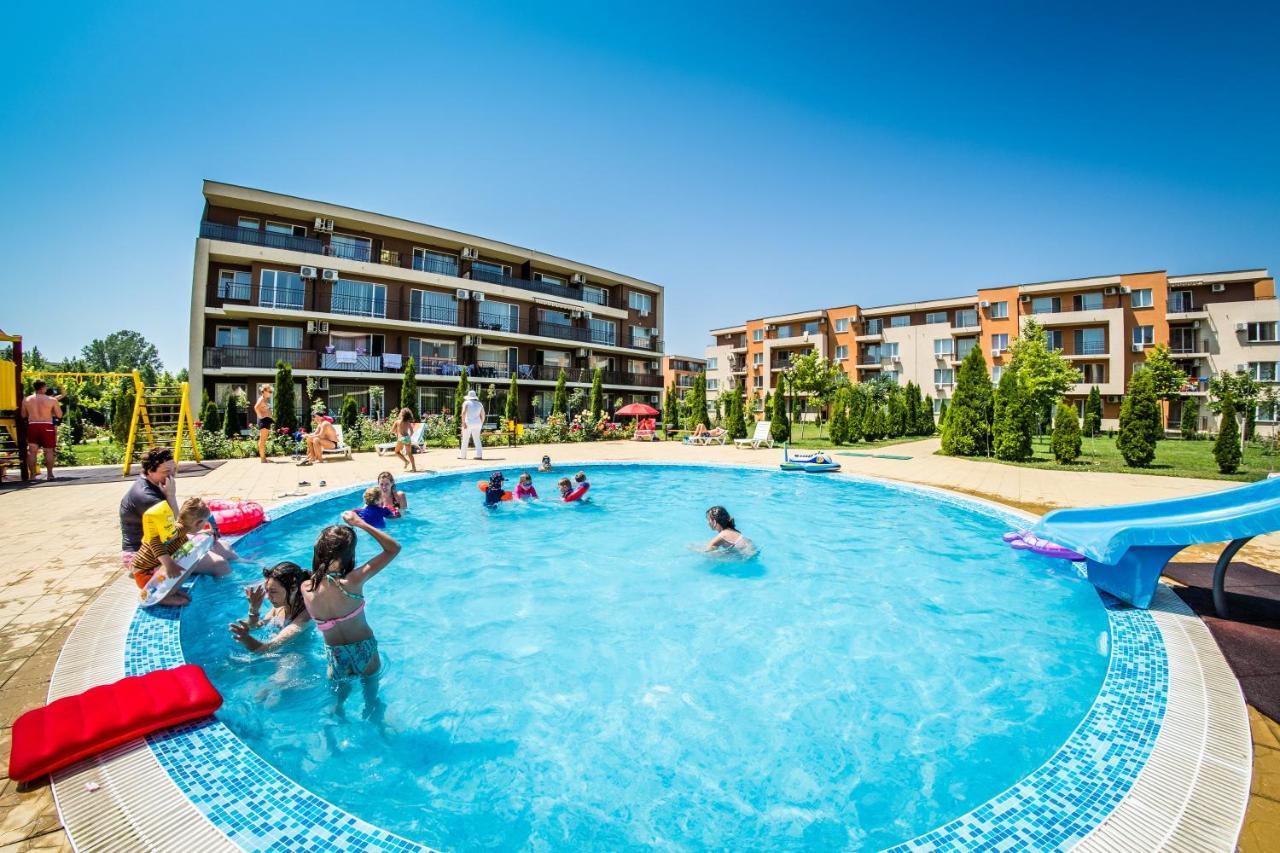 Waterpark Fort Apartments Pantai Sunny Bagian luar foto