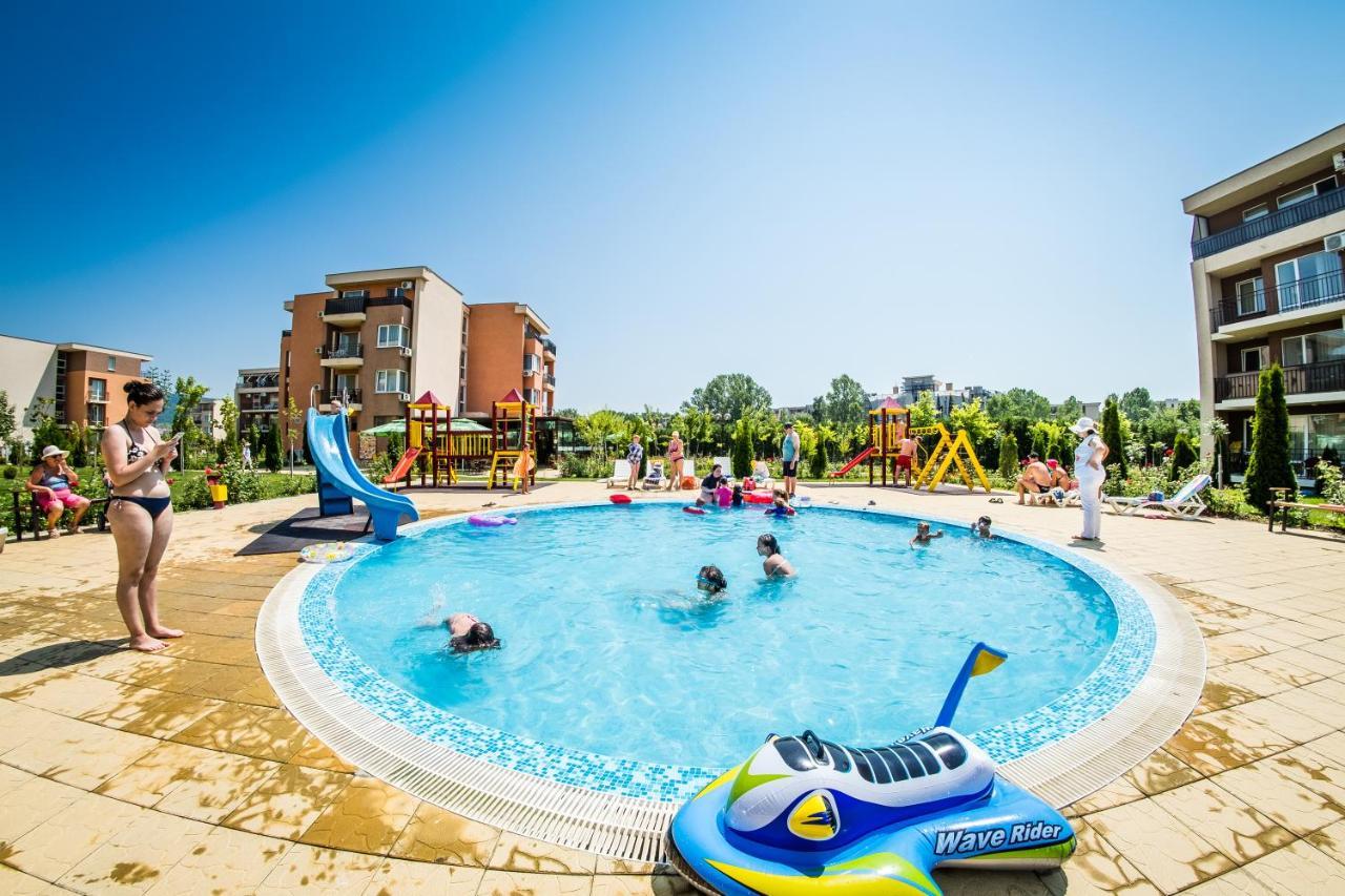 Waterpark Fort Apartments Pantai Sunny Bagian luar foto