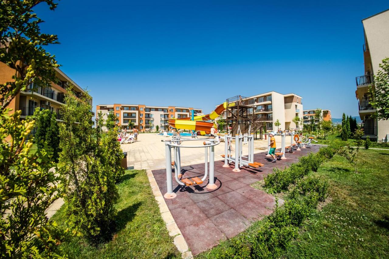 Waterpark Fort Apartments Pantai Sunny Bagian luar foto