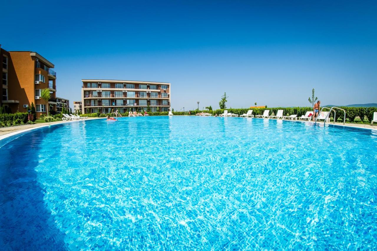Waterpark Fort Apartments Pantai Sunny Bagian luar foto