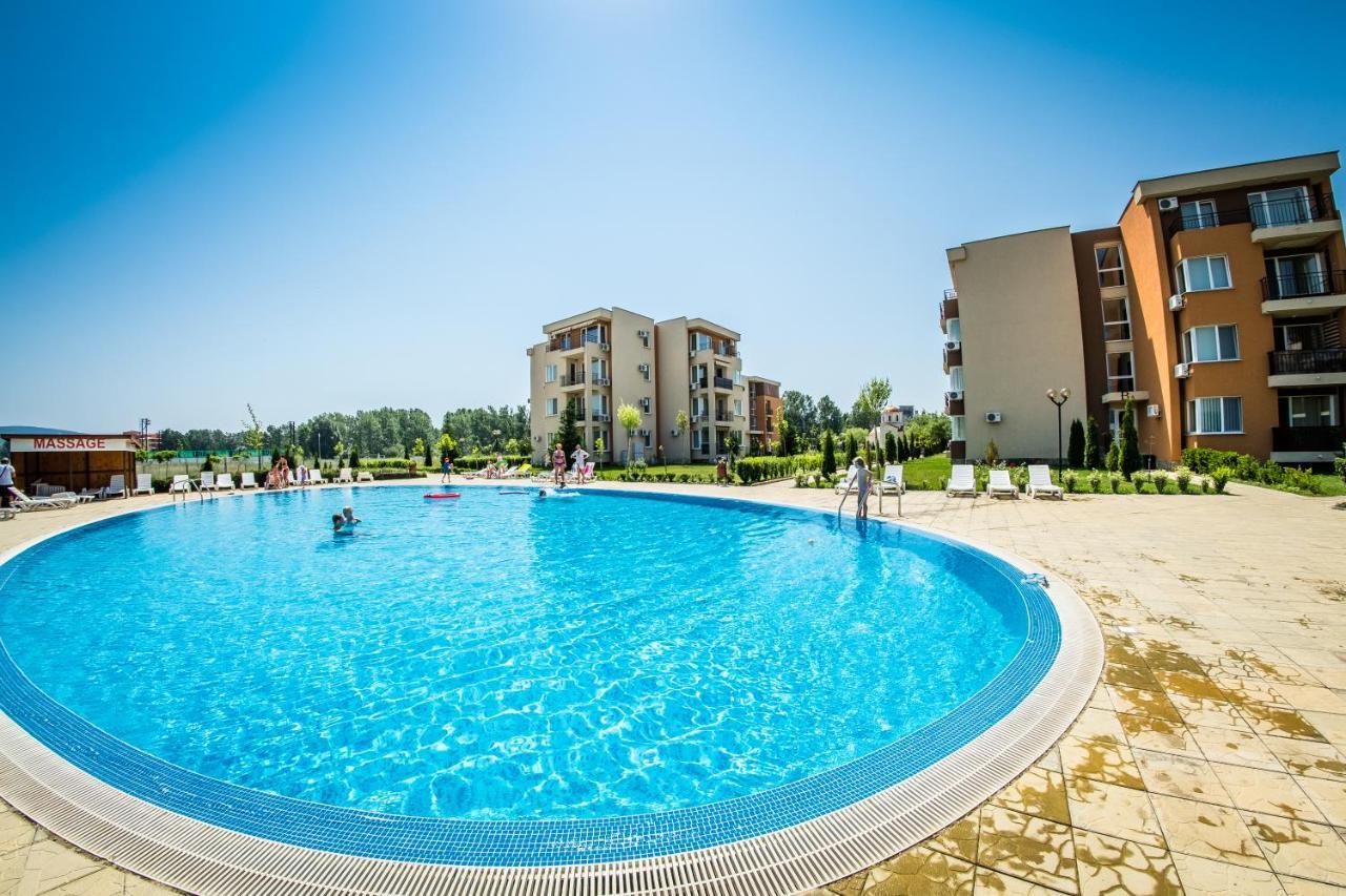 Waterpark Fort Apartments Pantai Sunny Bagian luar foto