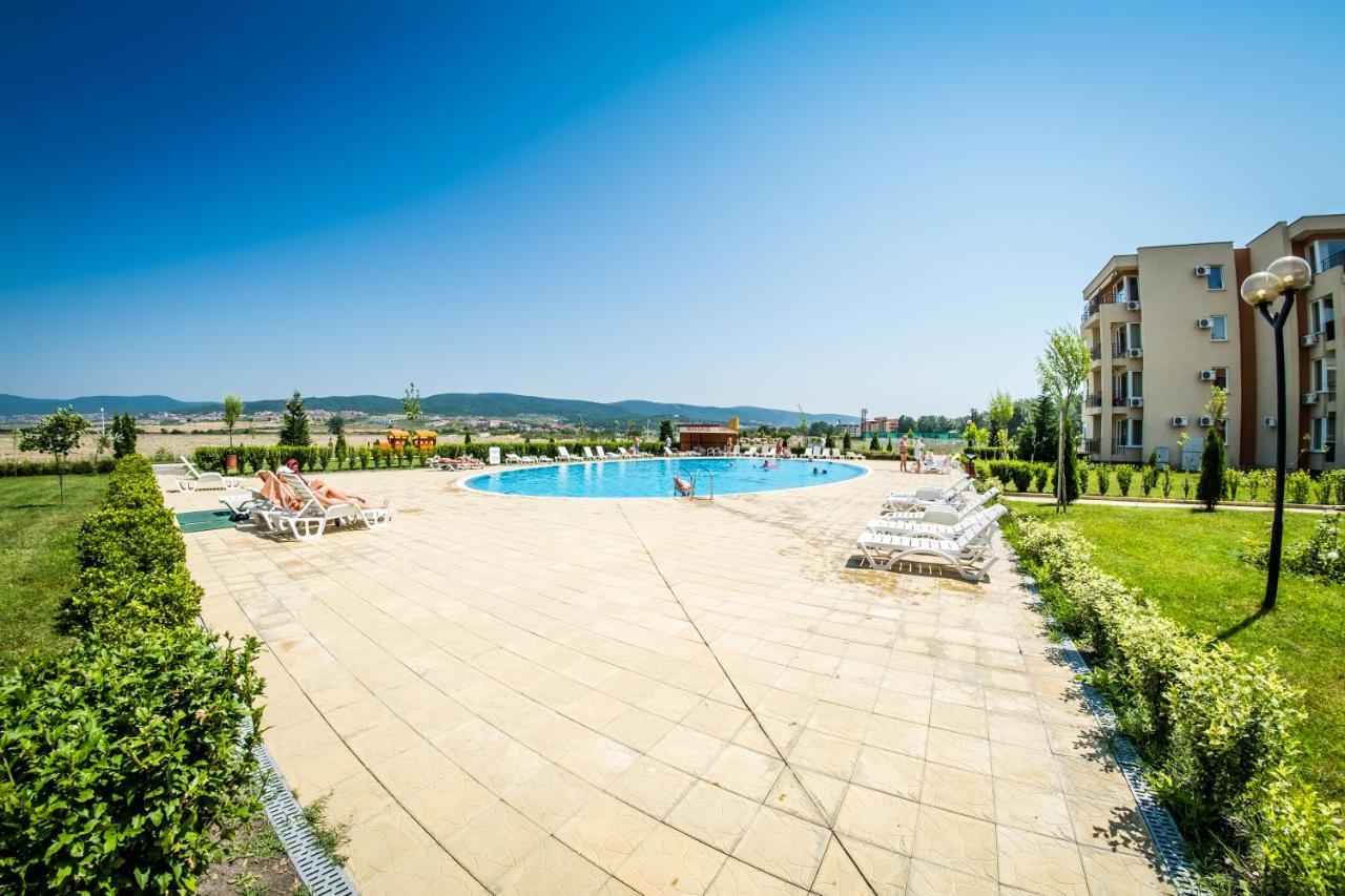 Waterpark Fort Apartments Pantai Sunny Bagian luar foto