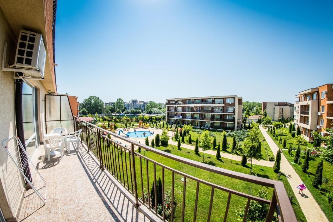 Waterpark Fort Apartments Pantai Sunny Bagian luar foto