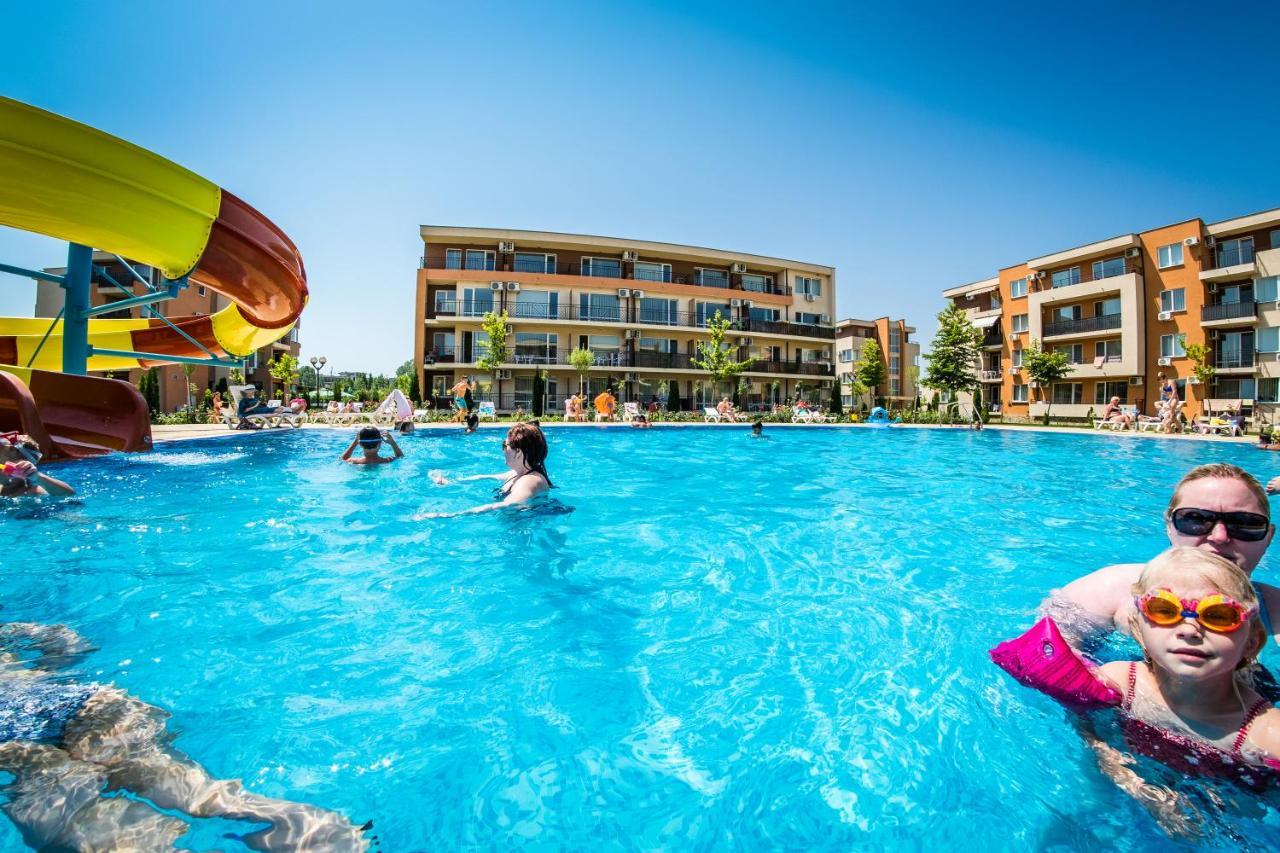 Waterpark Fort Apartments Pantai Sunny Bagian luar foto