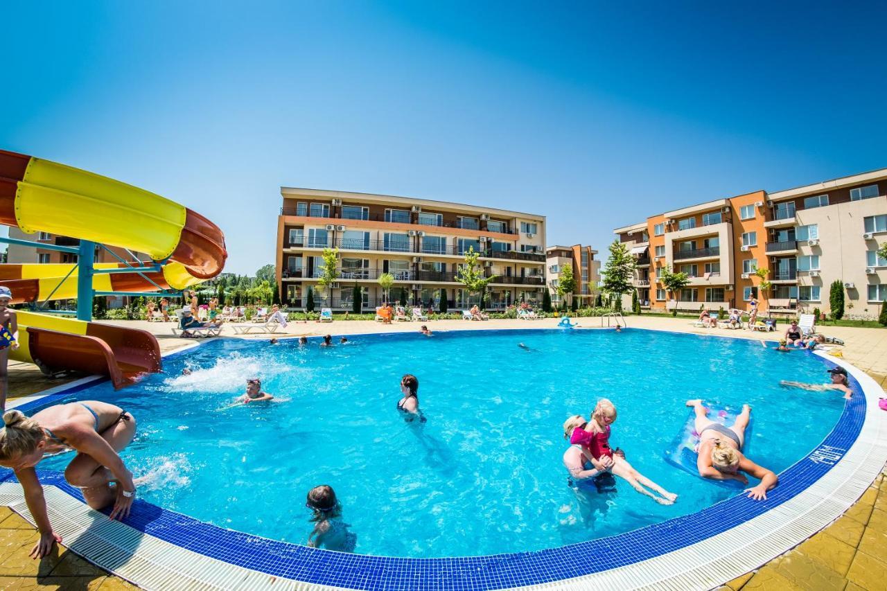 Waterpark Fort Apartments Pantai Sunny Bagian luar foto