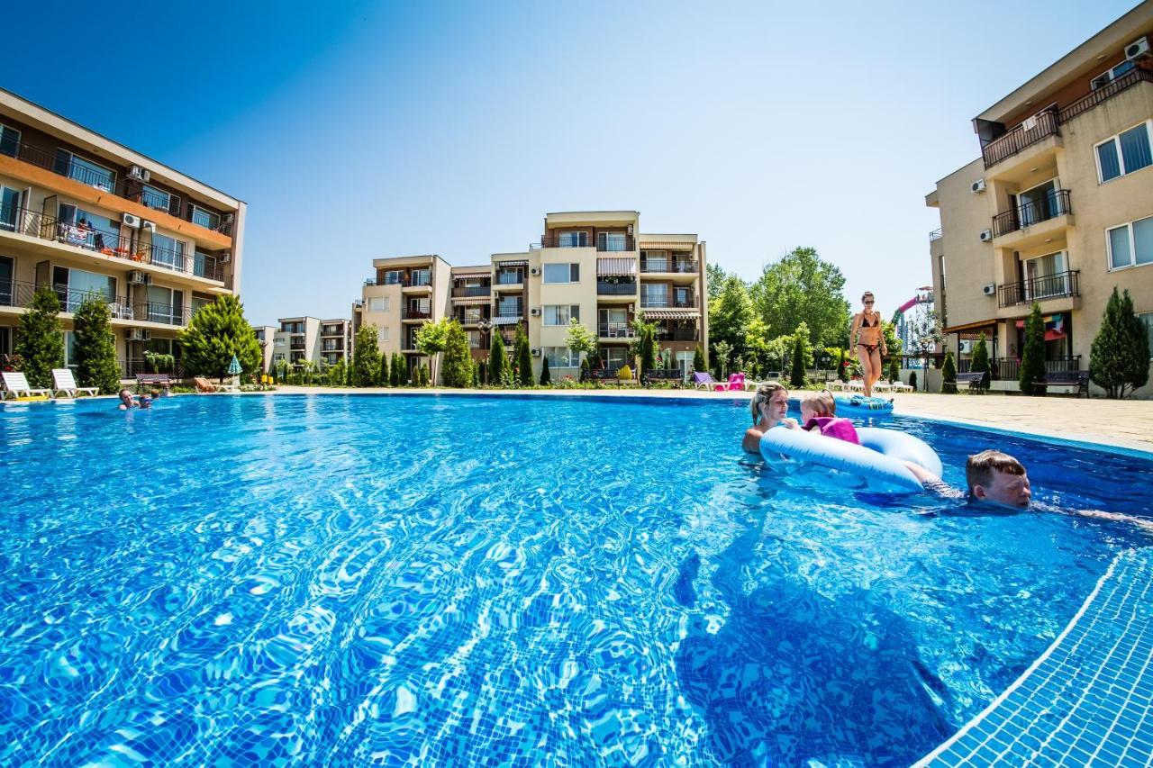 Waterpark Fort Apartments Pantai Sunny Bagian luar foto