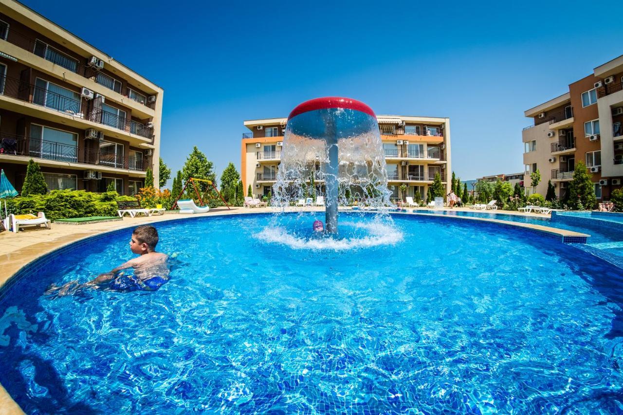 Waterpark Fort Apartments Pantai Sunny Bagian luar foto