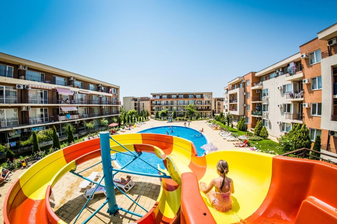 Waterpark Fort Apartments Pantai Sunny Bagian luar foto