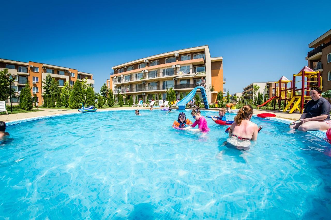Waterpark Fort Apartments Pantai Sunny Bagian luar foto