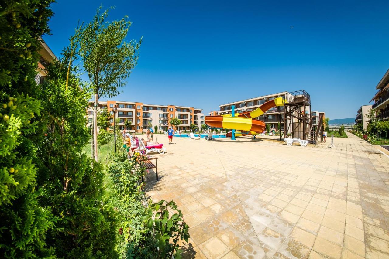 Waterpark Fort Apartments Pantai Sunny Bagian luar foto