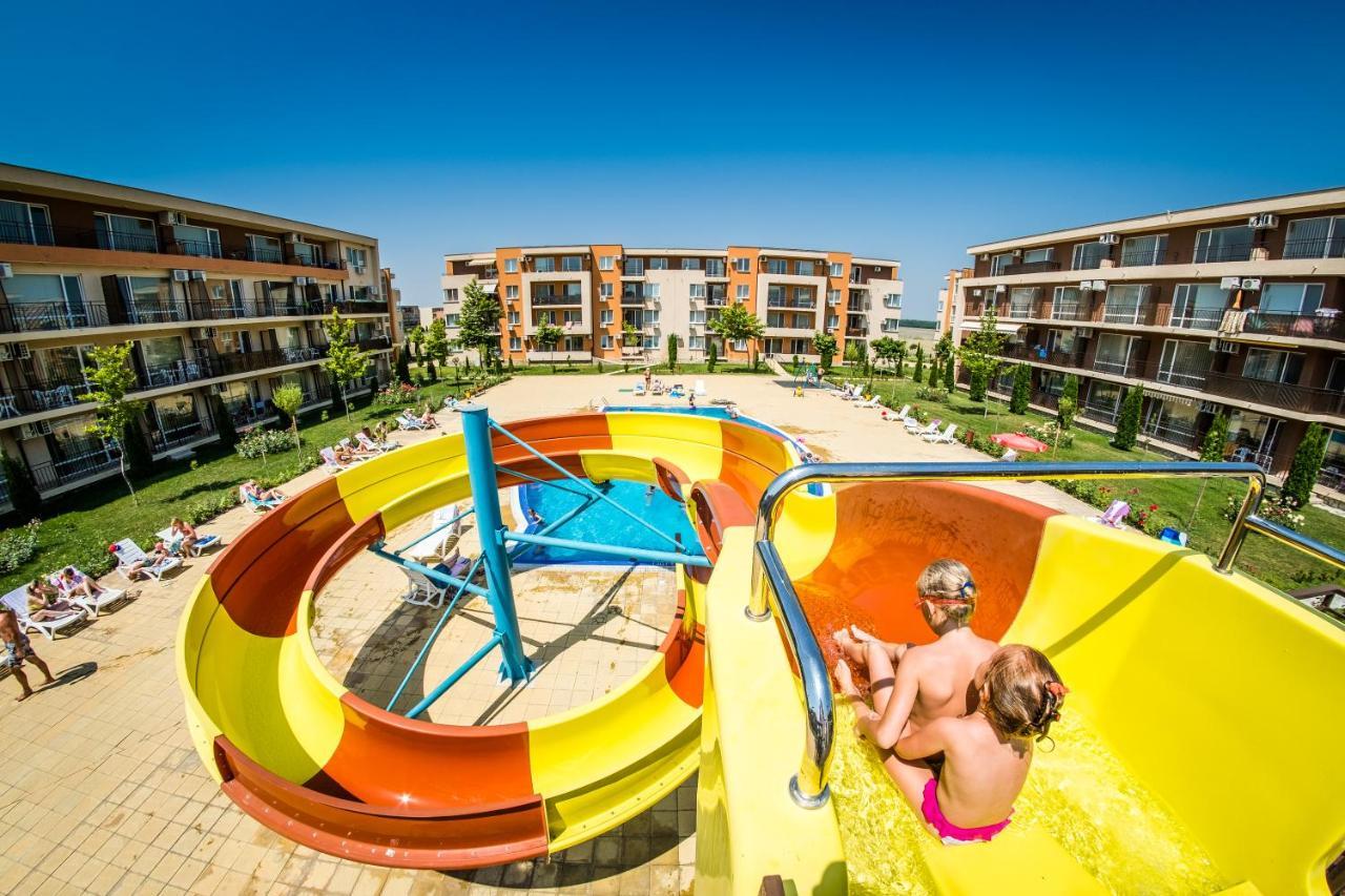 Waterpark Fort Apartments Pantai Sunny Bagian luar foto