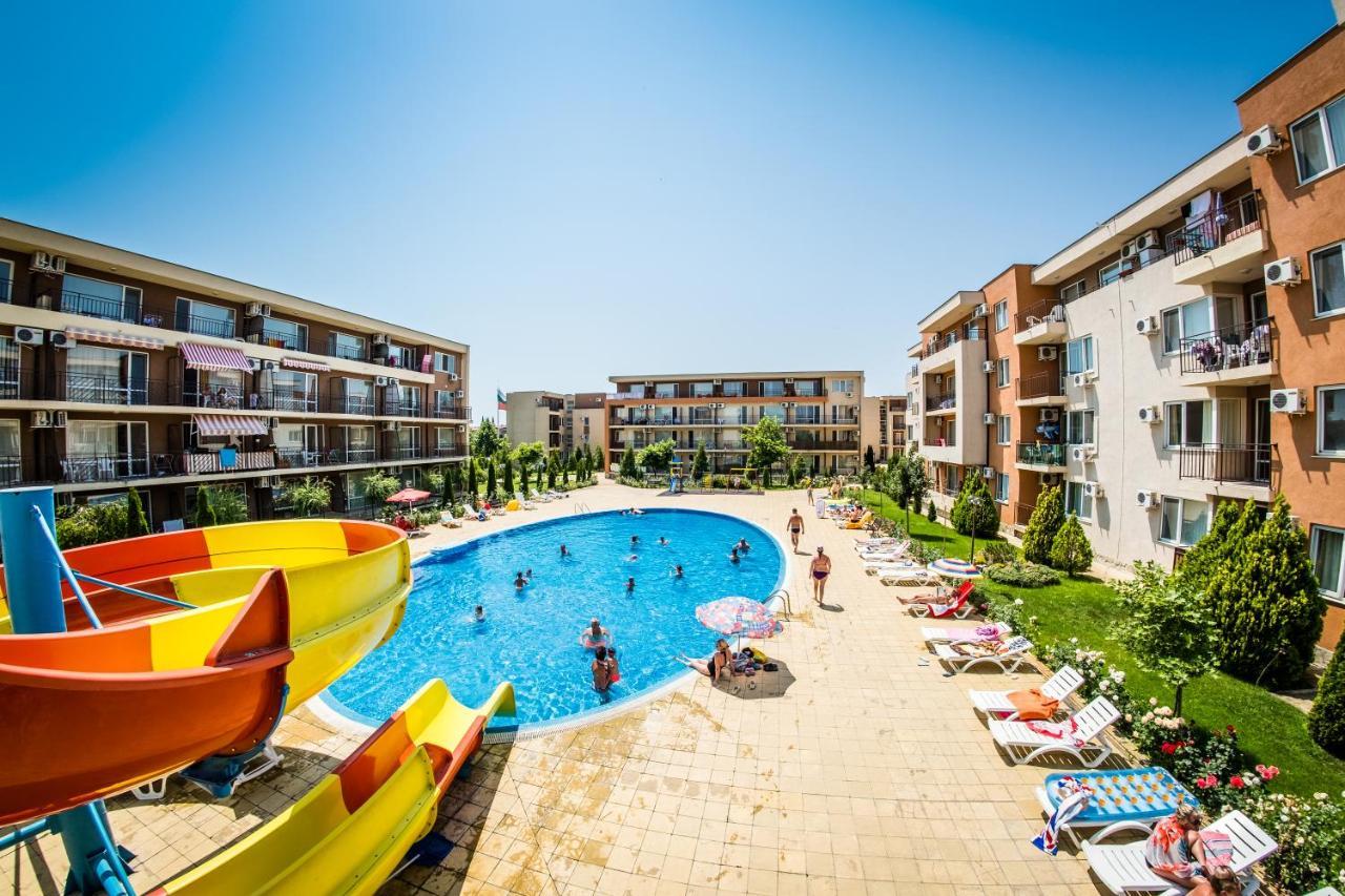 Waterpark Fort Apartments Pantai Sunny Bagian luar foto