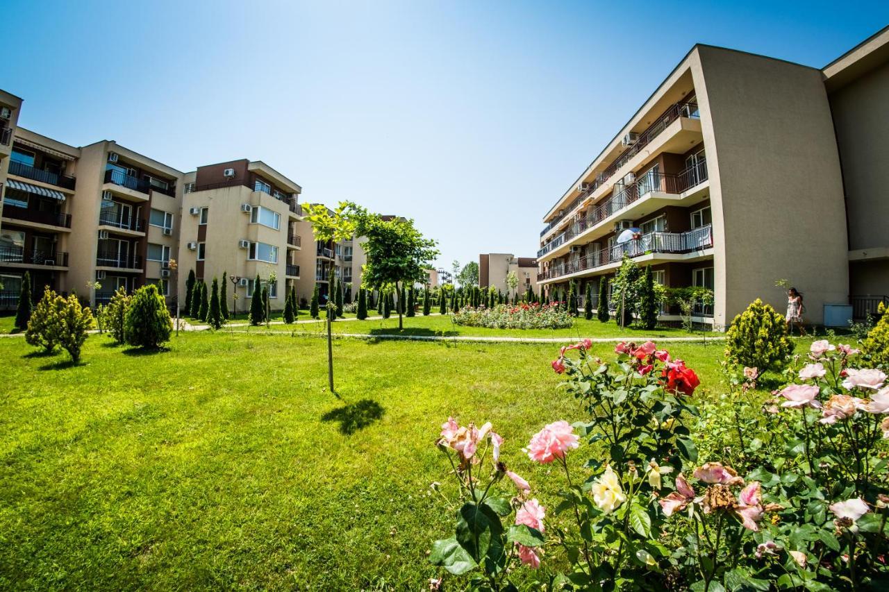 Waterpark Fort Apartments Pantai Sunny Bagian luar foto
